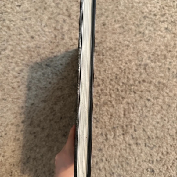 Miss Peregrine’s home for Peculiar Children Movie Book - Picture 2 of 6